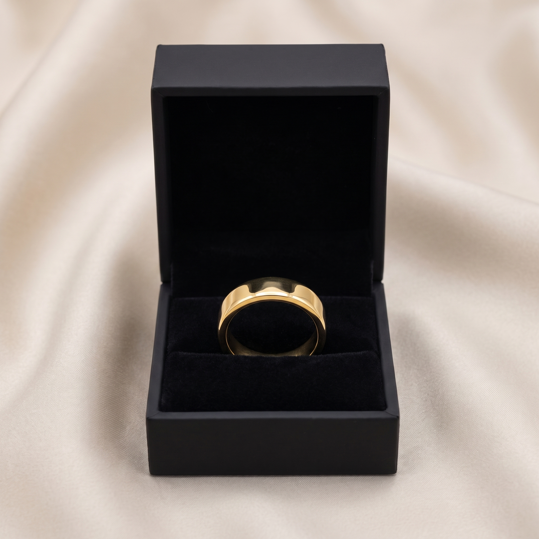 Plain Polished Gold Band — Men&
